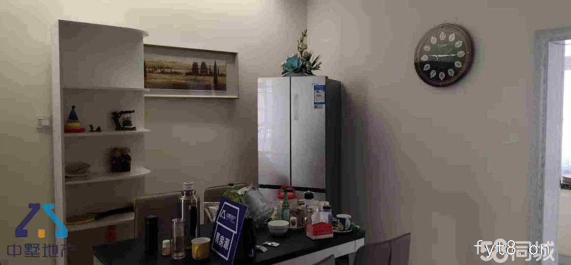 华联商厦旁 中间楼层大三室 采光户型好精装修家具家电全送